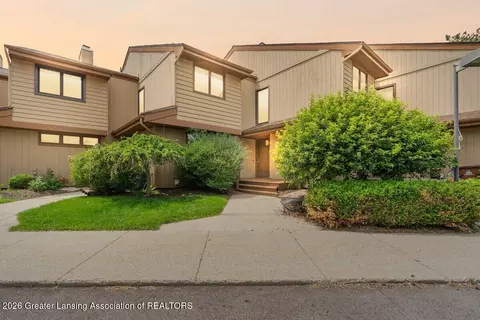 5389 Wild Oak Dr, East Lansing, MI 48823