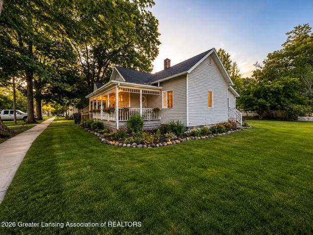 219 E Adelaide St, Maple Rapids, MI 48853