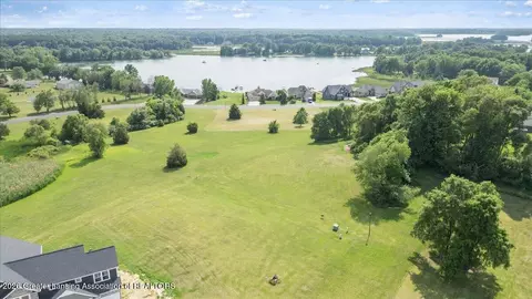12 Coronado Dr, Jackson, MI 49201