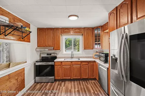 Kitchen - 3355 E Braden Rd, Perry, MI 48872 photo 2 of 3