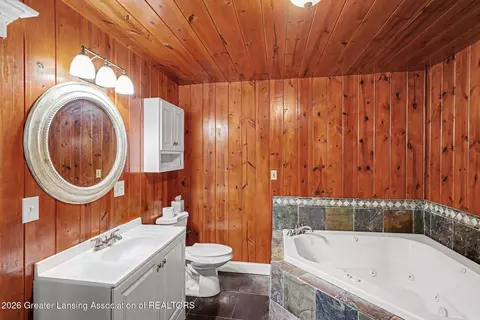 Bath - 3355 E Braden Rd, Perry, MI 48872 photo 3 of 5