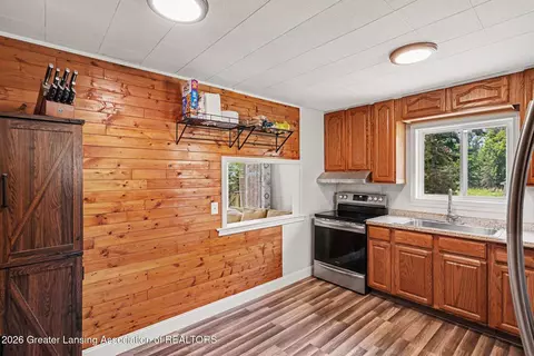 Kitchen - 3355 E Braden Rd, Perry, MI 48872 photo 3 of 3