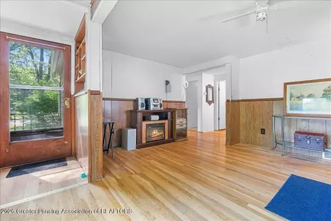 Entry Way - 501 Keyte St, Owosso, MI 48867 photo 1 of 1