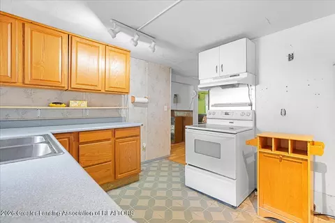Kitchen - 501 Keyte St, Owosso, MI 48867 photo 3 of 5