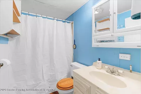 Bath - 501 Keyte St, Owosso, MI 48867 photo 1 of 1