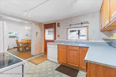 Kitchen - 501 Keyte St, Owosso, MI 48867 photo 5 of 5