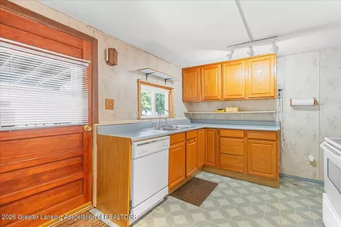 Kitchen - 501 Keyte St, Owosso, MI 48867 photo 4 of 5