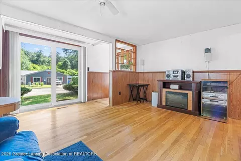 Living - 501 Keyte St, Owosso, MI 48867 photo 1 of 4