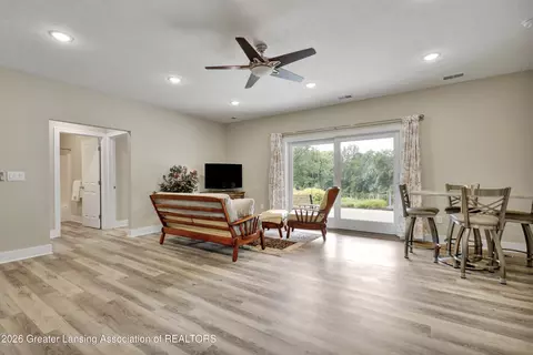 412 E Washington St, Dimondale, MI 48821 photo 24