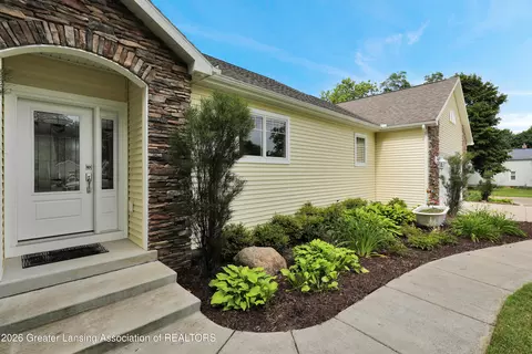 412 E Washington St, Dimondale, MI 48821 photo 4