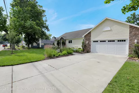 412 E Washington St, Dimondale, MI 48821 photo 3