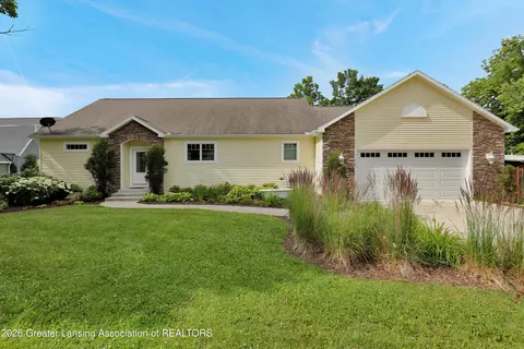 412 E Washington St, Dimondale, MI 48821 photo 2