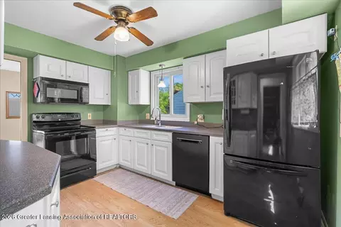 Kitchen - 3229 Timber Dr, Lansing, MI 48917 photo 3 of 5
