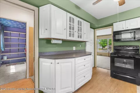 Kitchen - 3229 Timber Dr, Lansing, MI 48917 photo 2 of 5