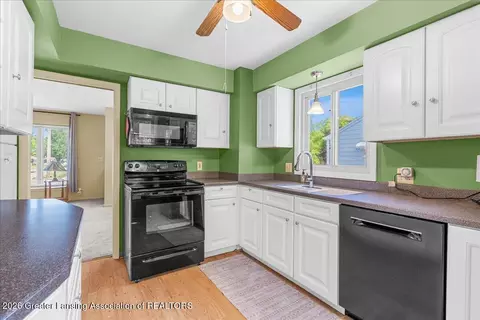 Kitchen - 3229 Timber Dr, Lansing, MI 48917 photo 4 of 5