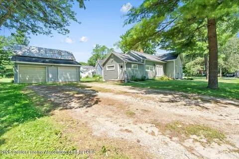 610 E Center St, Ithaca, MI 48847 photo 4