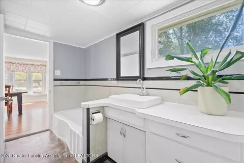 610 E Center St, Ithaca, MI 48847 photo 28