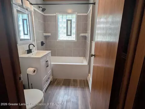 Bath - 1033 W Round Lake Rd, Dewitt, MI 48820 photo 2 of 3
