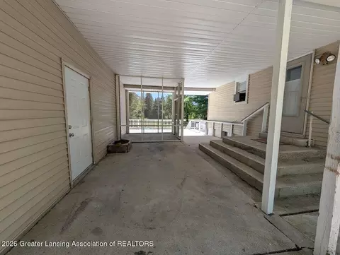Exterior - 1033 W Round Lake Rd, Dewitt, MI 48820 photo 1 of 6