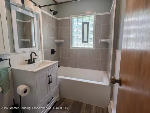 Bath - 1033 W Round Lake Rd, Dewitt, MI 48820 photo 1 of 3