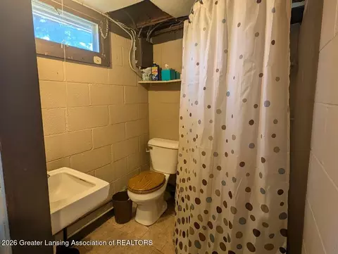 Bath - 1033 W Round Lake Rd, Dewitt, MI 48820 photo 3 of 3