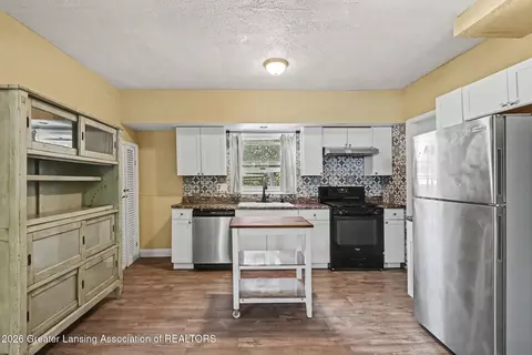 Kitchen - 915 E Cesar E Chavez Ave, Lansing, MI 48906 photo 1 of 2