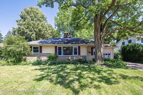 226 Kenberry Dr, East Lansing, MI 48823