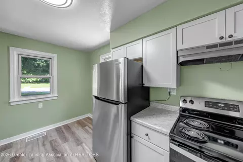 816 E Harris St, Lansing, MI 48906 photo 8