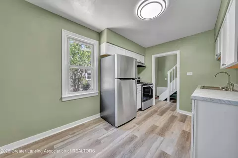 816 E Harris St, Lansing, MI 48906 photo 9