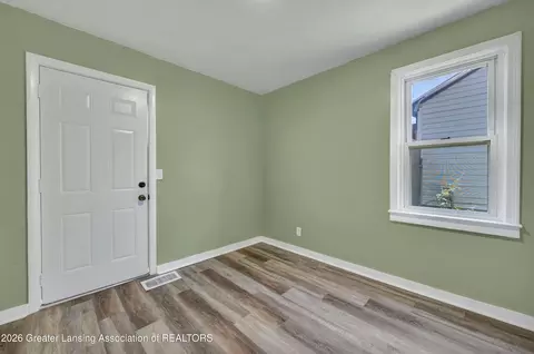816 E Harris St, Lansing, MI 48906 photo 16