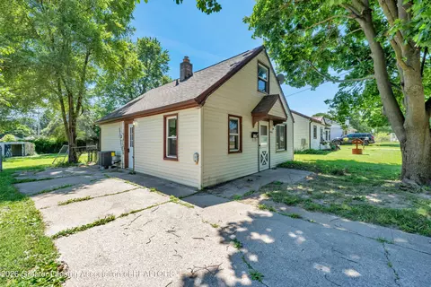 816 E Harris St, Lansing, MI 48906 photo 3