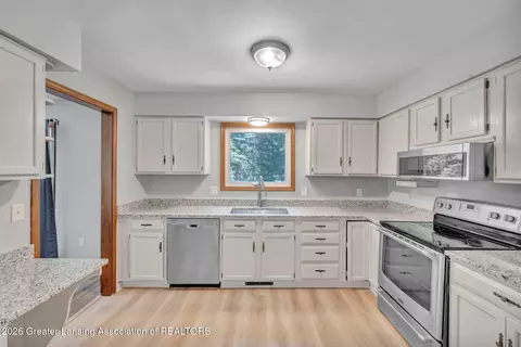 Kitchen - 1225 Sandhill Dr, Dewitt, MI 48820 photo 3 of 3