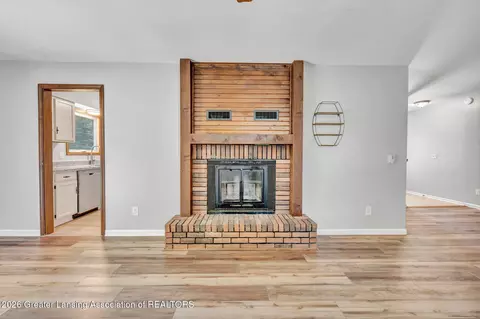 Living - 1225 Sandhill Dr, Dewitt, MI 48820 photo 2 of 3