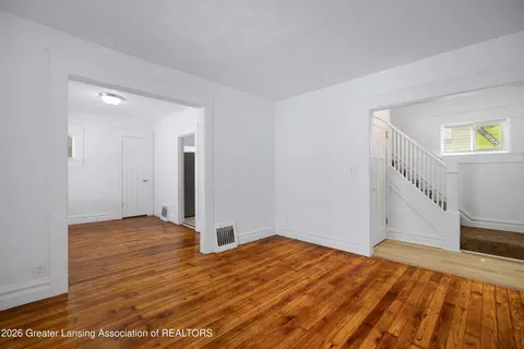 1102 Persons Ct, Lansing, MI 48906 photo 5