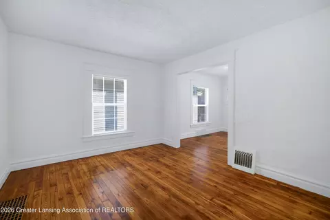 1102 Persons Ct, Lansing, MI 48906 photo 4