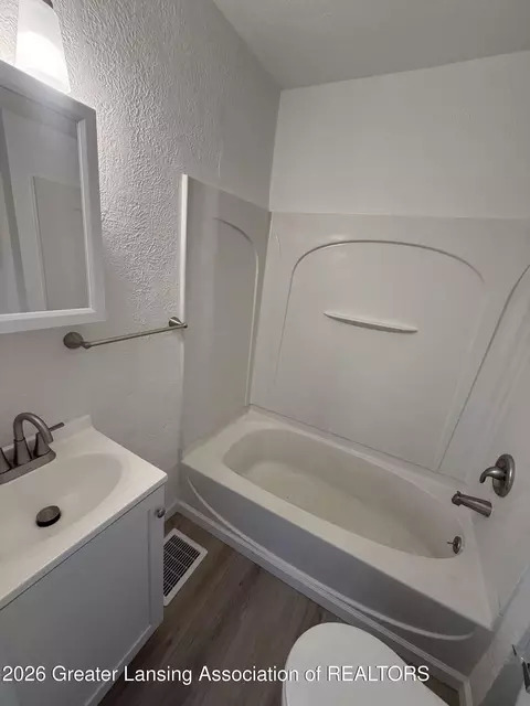1102 Persons Ct, Lansing, MI 48906 photo 12