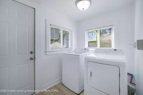 1102 Persons Ct, Lansing, MI 48906 photo 17