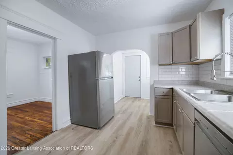 1102 Persons Ct, Lansing, MI 48906 photo 16