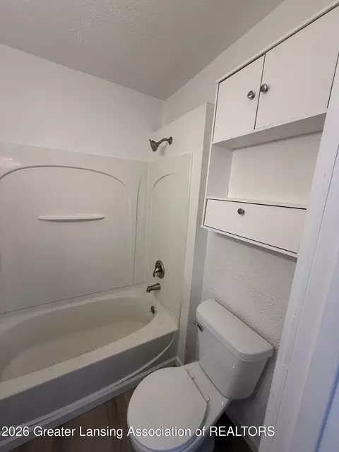1102 Persons Ct, Lansing, MI 48906 photo 11