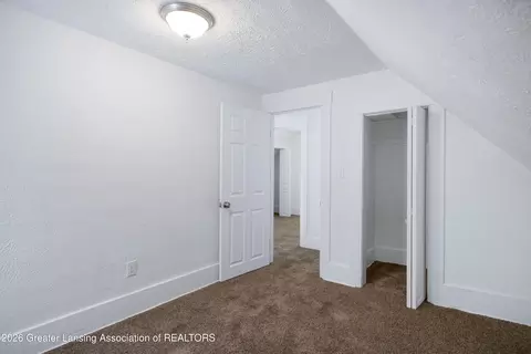 1102 Persons Ct, Lansing, MI 48906 photo 24