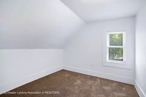 1102 Persons Ct, Lansing, MI 48906 photo 23