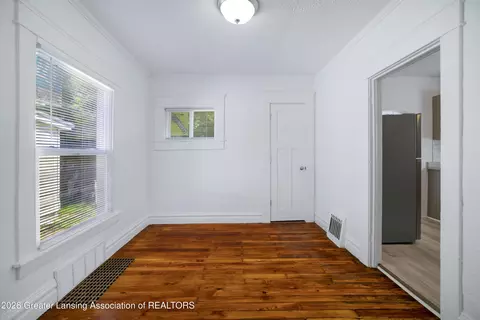 1102 Persons Ct, Lansing, MI 48906 photo 7