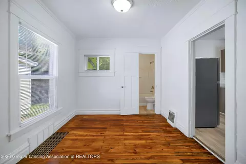 1102 Persons Ct, Lansing, MI 48906 photo 8