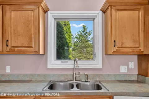 Kitchen - 6072 N Canal Rd, Dimondale, MI 48821 photo 5 of 5