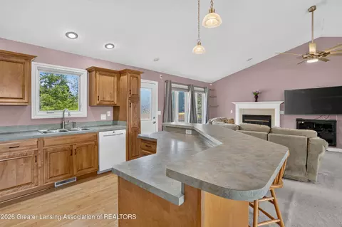 Kitchen - 6072 N Canal Rd, Dimondale, MI 48821 photo 2 of 5