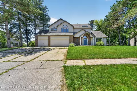 4215 Mariner Ln, Okemos, MI 48864