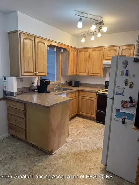 Kitchen - 4901 Alpha St, Lansing, MI 48910 photo 2 of 3