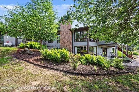Exterior - 12196 Center Rd, Bath, MI 48808 photo 5 of 8