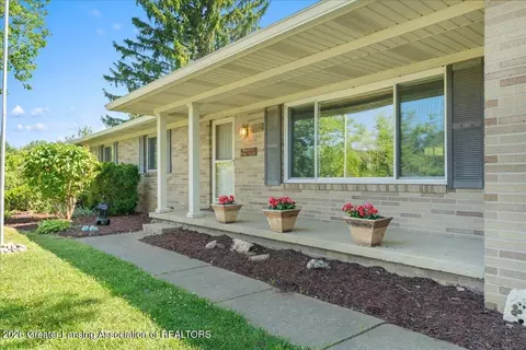 Exterior - 6832 E Galway Cir, Dimondale, MI 48821 photo 4 of 5