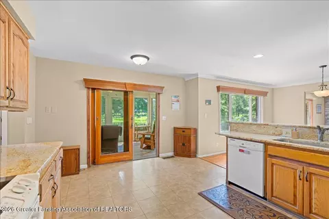 Kitchen - 6832 E Galway Cir, Dimondale, MI 48821 photo 3 of 4